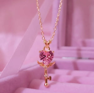 Collar Winged Key
