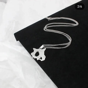 Collar Silueta de Cubone